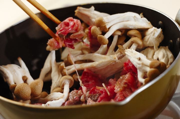 牛肉とシメジの黒コショウ炒めの作り方1
