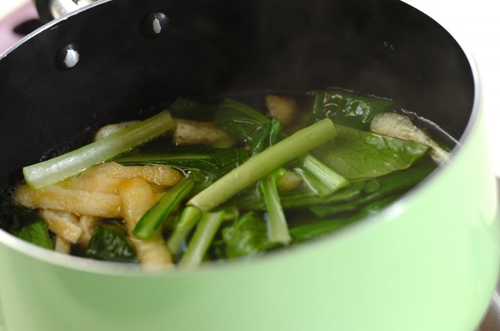 小松菜とお揚げのみそ汁の作り方1