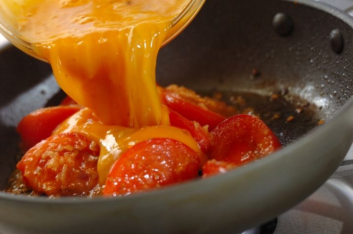 トマトと卵のショウガ炒めの作り方2