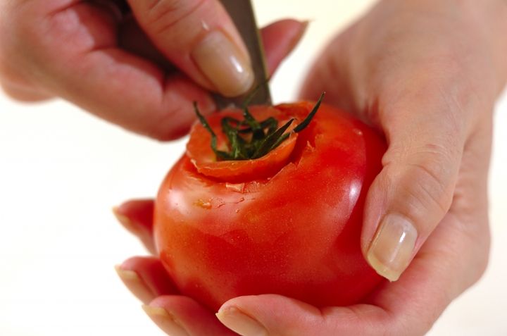 トマトと卵のショウガ炒めの下準備1