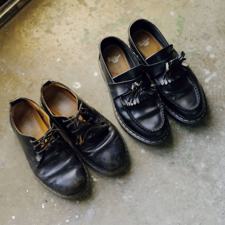 〈ドクターマーチン〉の3ホールとローファー