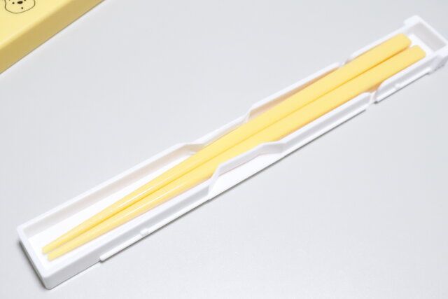ダイソーの工夫が凝らされた抗菌スライド式お箸（くまのプーさん）