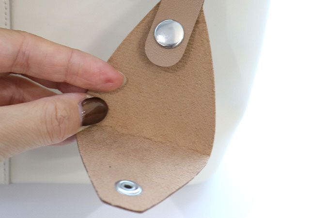 キャンドゥの便利な200 フェイクレザーグローブホルダー