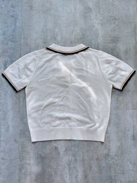 GU半袖ポロセーターの背面