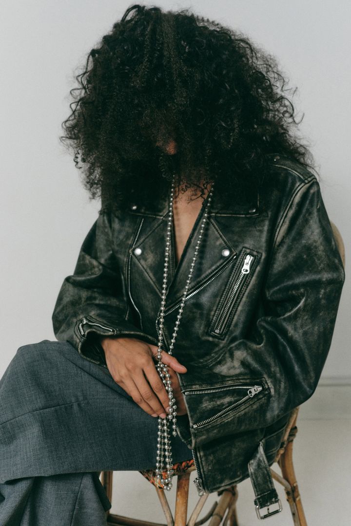 エムエム6 メゾン マルジェラ 2024年プレフォールコレクションより。