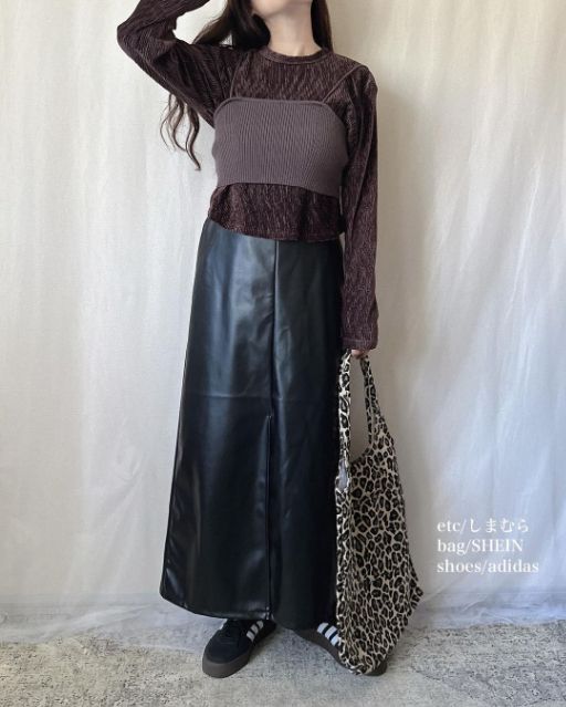 レザースカートとベロアワキドロストPOのコーデ
