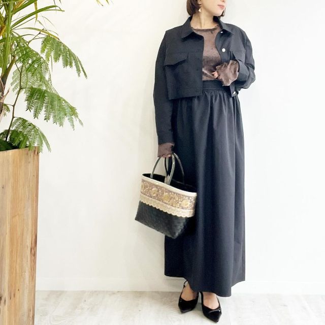 セットアップとTT*チュールベロアHNPOのコーデ