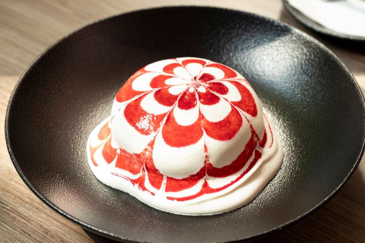 「白い恋人」で有名な「ISHIYA」直営♪道外唯一のカフェで雪のようなパフェにうっとり