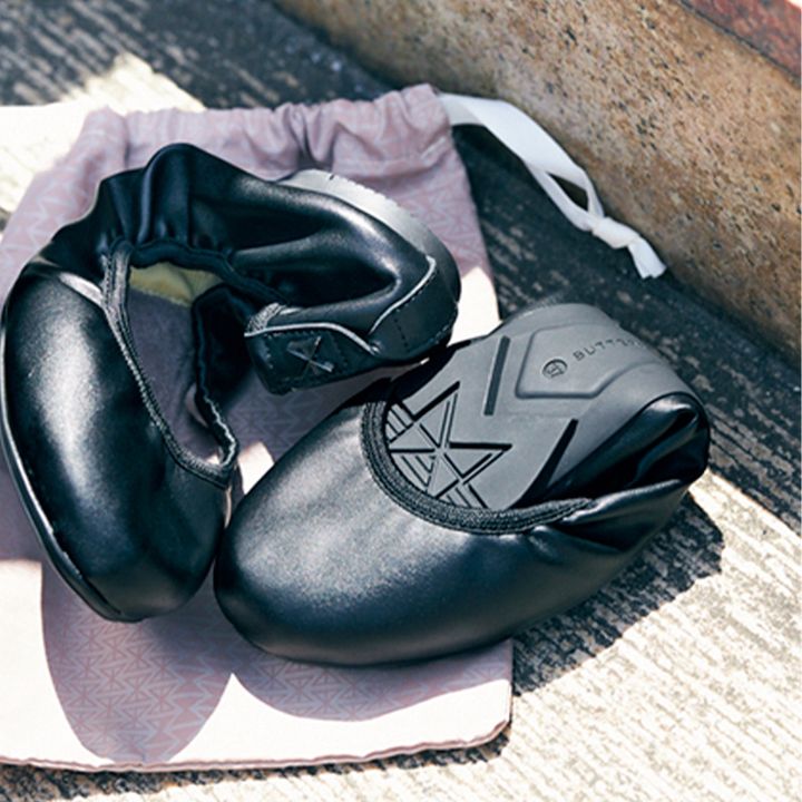 折り畳みフラットシューズを畳んだイメージ