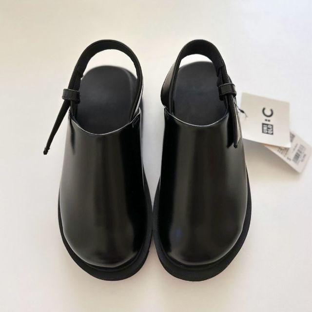 UNIQLO：Cのクロッグシューズの正面