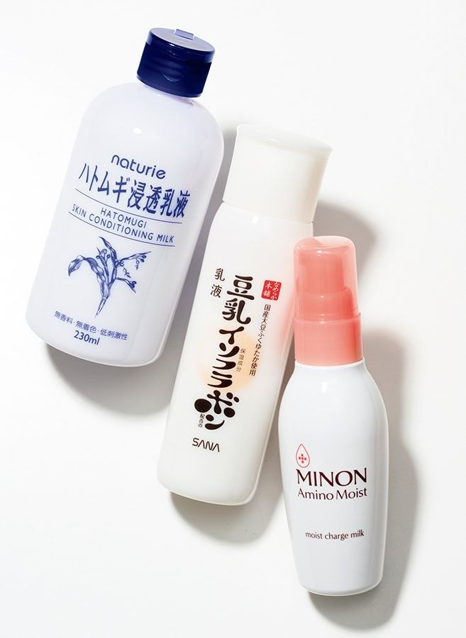 （右）カサついた肌にすっとなじむ。乾燥して荒れがちな肌にも優しい低刺激性。ミノン アミノモイスト モイストチャージ ミルク 100g ￥2,200（編集部調べ）／第一三共ヘルスケア （中）豆乳生まれの保湿成分が、肌をしっとり柔らかく整える。サナ なめらか本舗 乳液 NC 150mL ￥990（編集部調べ）／常盤薬品工業 （左）肌の水分保持力を高めてキメまでふっくら。乾燥ジワが目立たなく。ナチュリエ ハトムギ浸透乳液 230mL ￥825／イミュ