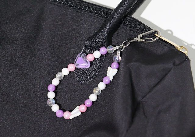 ダイソー MIX蝶ビーズキーホルダー（青、紫） サイズ 使用例