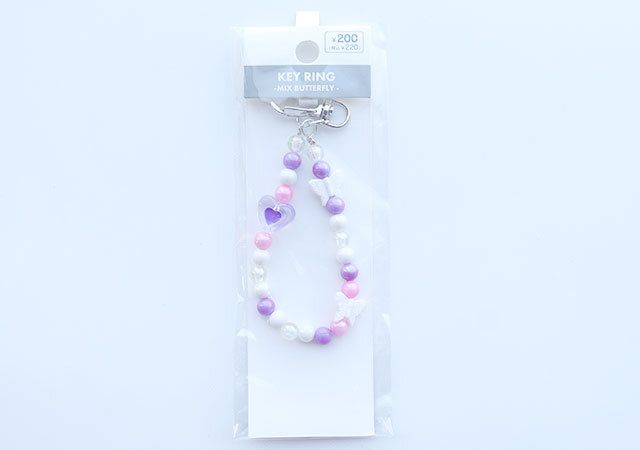ダイソー MIX蝶ビーズキーホルダー（青、紫） パッケージ