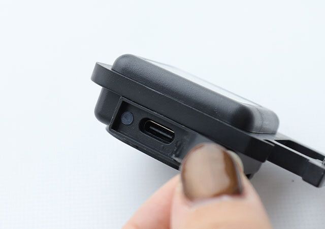 ダイソーの充電式COBライト500ルーメンの充電