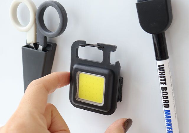 ダイソーの充電式COBライト500ルーメンのマグネット