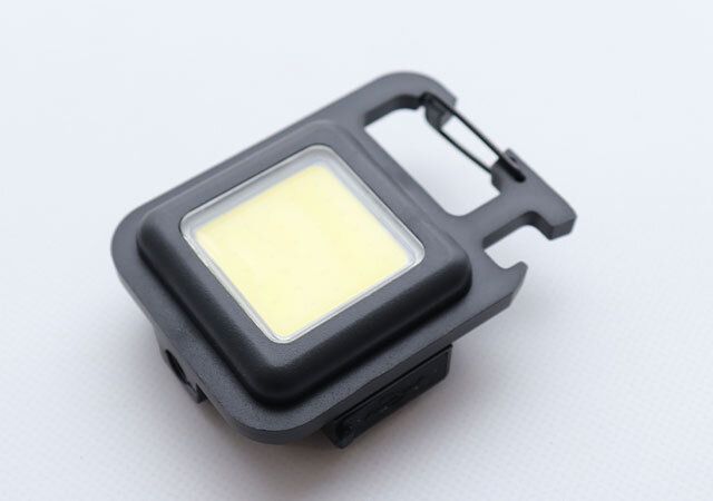 ダイソーの充電式COBライト500ルーメン