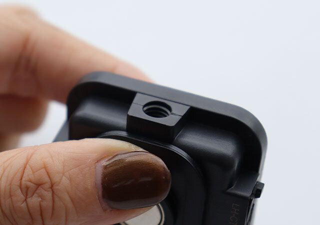 ダイソーの充電式COBライト500ルーメンの三脚用穴