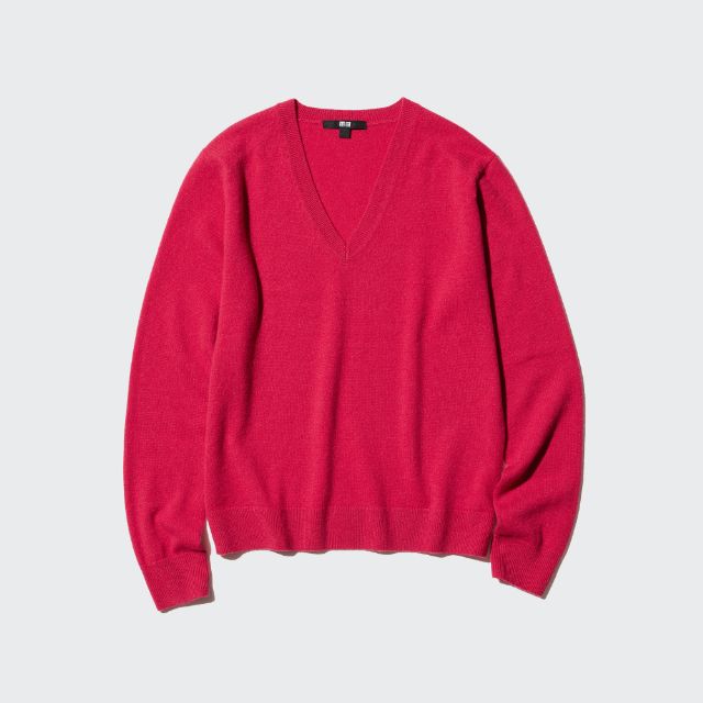 レッドのカシミヤVネックセーター