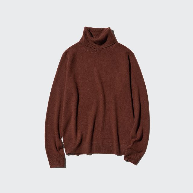 ブラウンのカシミヤタートルネックセーター