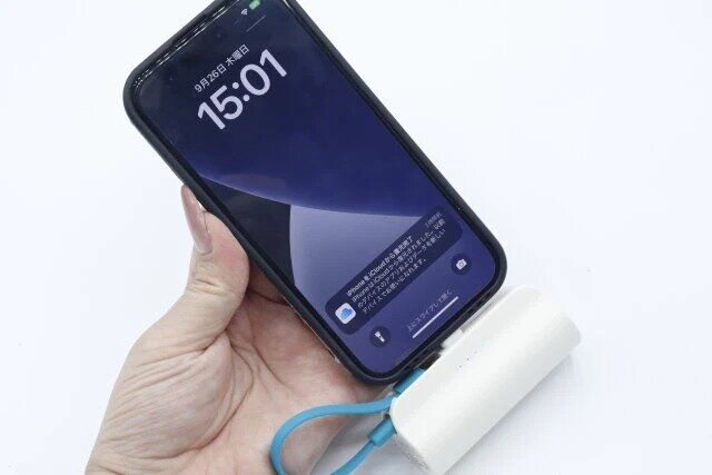 ダイソーの優秀なモバイルバッテリー（5000mAh、ホワイトグリーン、ミニ）