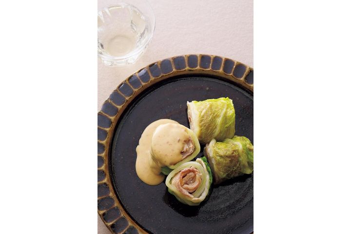 とろとろクリーミーな“豚肉の白菜ロール胡麻味噌ソース”