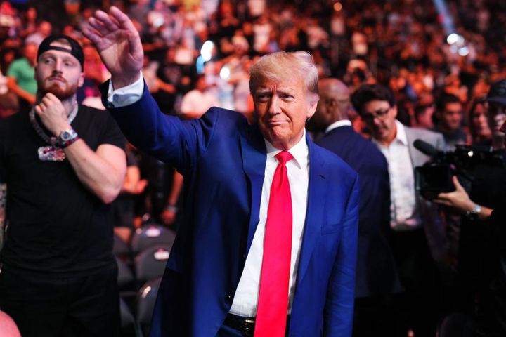 画像2: カマラ・ハリス副大統領の応援イベントにアン・ハサウェイが出席