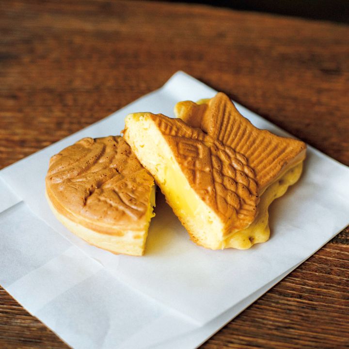 〈夢ある街のたいやき屋さん 若松町店〉の ぜいたくカスタード