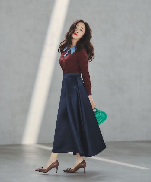 ポロニットにフレアスカートの神崎恵さん