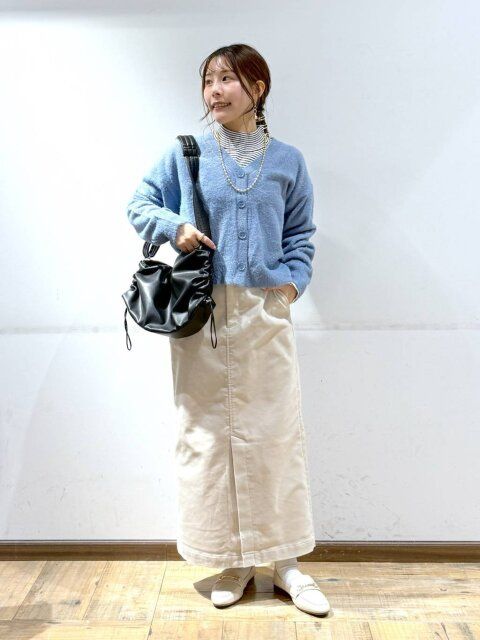 グローバルワークのラメフェザーショートVネックカーディガン