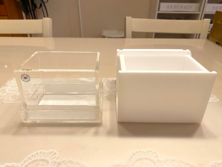 写真左からプラスチック（郵送受け取り）、発泡スチロール（お持ち帰り）