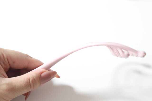 セリア ひんやりリフレッシュローラー頭皮用 カーブ