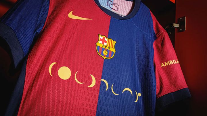 バルセロナが世界的ロックバンド「コールドプレイ」とコラボ！クラシコ限定の特別ユニフォームを発表