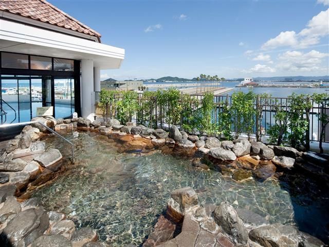 絶景が目の前に広がる「天然紀州黒潮温泉」