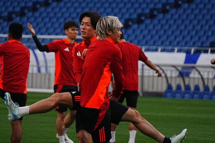 日本代表のイナズマ、FW伊東純也！Qoly編集部が代表練習取材で撮影したスピードスターの写真を公開