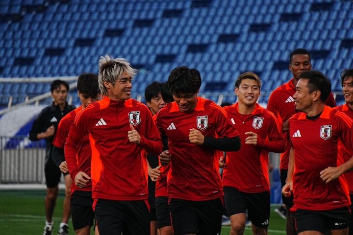 日本代表のイナズマ、FW伊東純也！Qoly編集部が代表練習取材で撮影したスピードスターの写真を公開