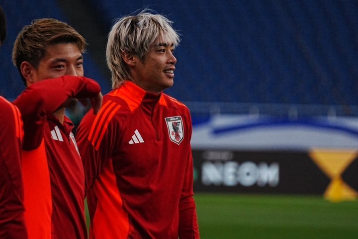 日本代表のイナズマ、FW伊東純也！Qoly編集部が代表練習取材で撮影したスピードスターの写真を公開