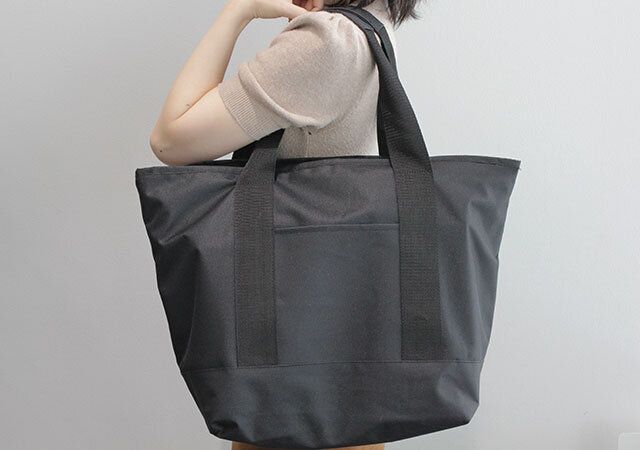 スタンダードプロダクツ 保冷バッグ（約32cm×35cm） サイズ感