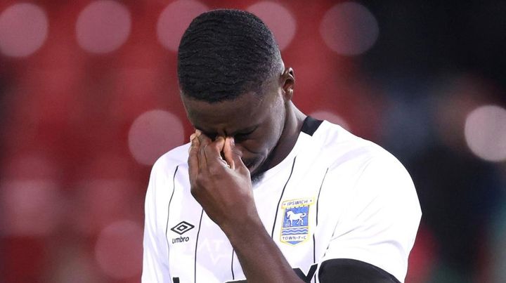 サッカーのスター選手、皿洗いであわや親指切断…足ではなく手なのに長期離脱する理由