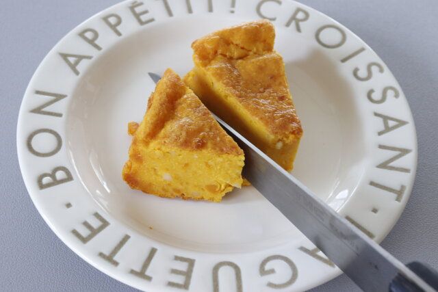 普通のお皿 包丁でカット