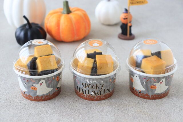 かぼちゃの一口チーズケーキ カップに入れる