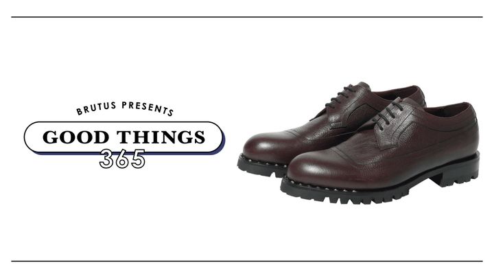 〈ジミー チュウ〉のダービーシューズ