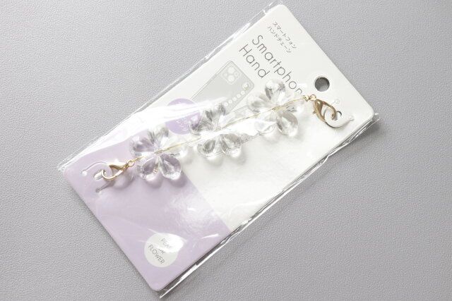 ダイソーのスマートフォン ハンドチェーン2