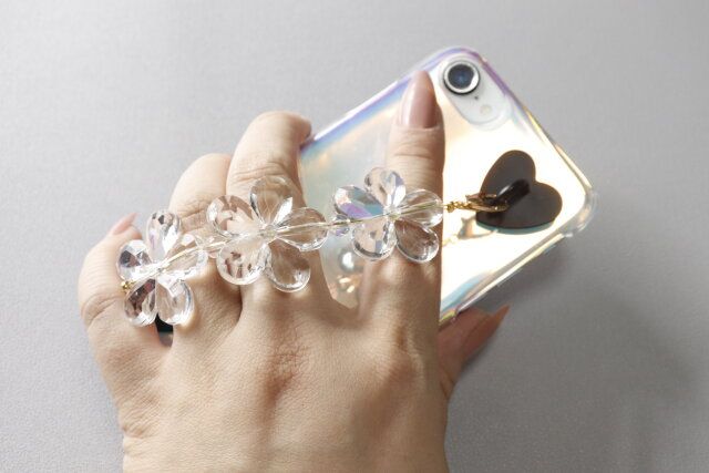 ダイソーのスマートフォン ハンドチェーン6