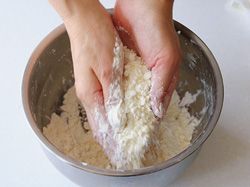 ハロウィンのおやつに。砂糖不使用の香ばしい「サクサクスコーン」の作り方の画像3