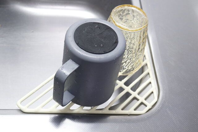 ダイソーの便利なコーナーラック（シンク用）