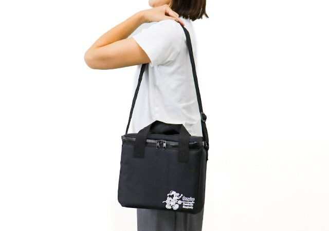 超保冷バッグを肩掛け
