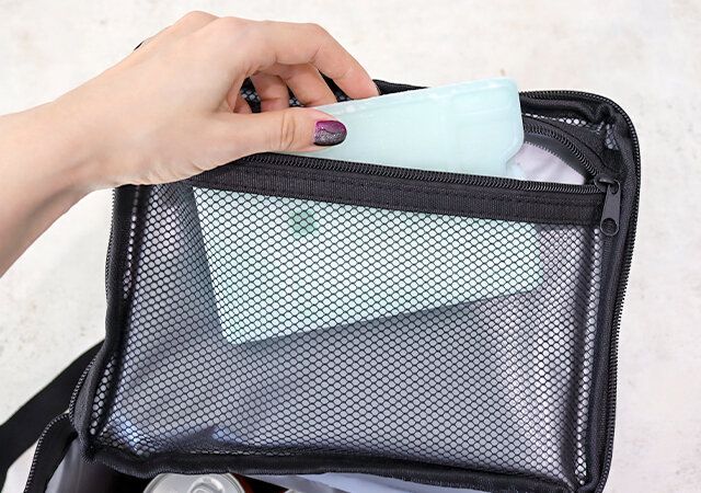 保冷剤を入れられるメッシュポケット