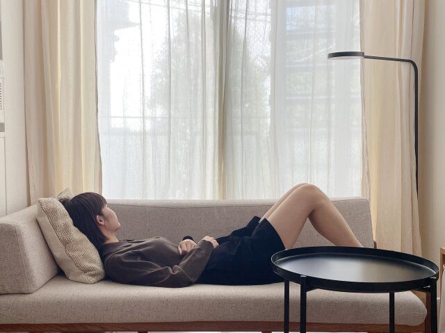 MOMO NATURAL DAY SOFA 2.5P ONE ARM 寝転ぶ