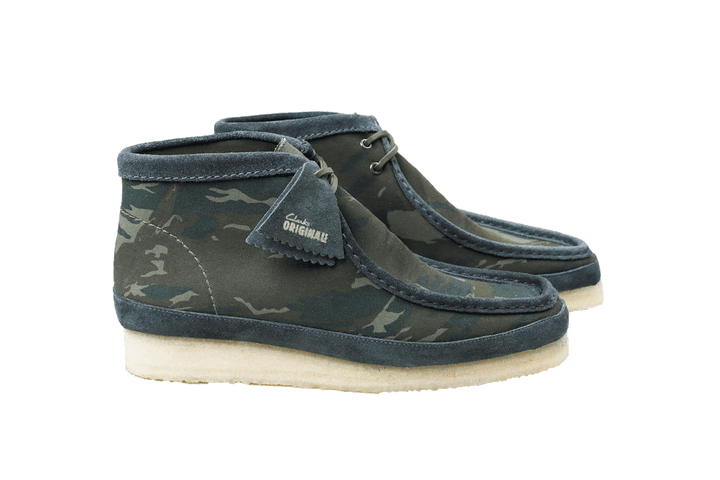 〈クラークス オリジナルズ〉のシューズ