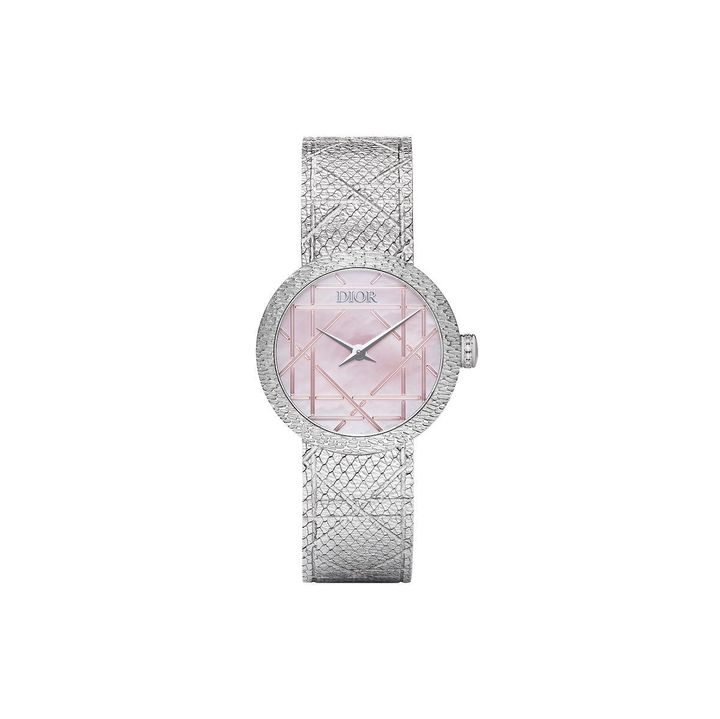 「ラ デ マイ ディオール（La D My Dior）」ピンクマザーオブパールダイアル、25mm 径 ￥850,000／Dior Timepieces（クリスチャン ディオール TEL：0120-02-1947）Photo_ Courtsey of DIOR